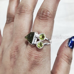 เครื่องประดับหินหยาบสำหรับผู้หญิงแหวนพลอยเพอริโดแบบธรรมชาติสำหรับงานแต่งสามชิ้น925แต่งงานแหวนเงินสเตอร์ลิง - Product Image 2