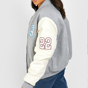 Chaqueta de cuero con letras de colores en contraste para mujer, logotipo transpirable bordado, manga larga, estilo béisbol, diseño de retazos, lana - Product Image 1