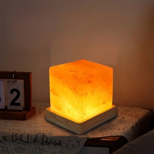Lampe créative et personnalisée au sel de l'Himalaya Lampe de chevet de chambre à coucher Décoration Lumière chaude Lampe de cadeau de vacances créative - Product Image 1