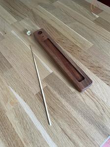 Boîte à encens religieuse classique en bois pour bâtonnets d'encens avec plateau récupérateur de cendres 100% naturel et durable - Product Image 6