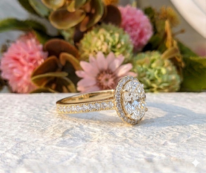 แหวนแต่งงานและหมั้นเพชรทรงรีเพาะเลี้ยงจาก Lurba Jewels ระดับความสะอาด VVS2 สำหรับผู้หญิง ทองคำขาว 14K แบบ 4 ก้าม - Product Image 3