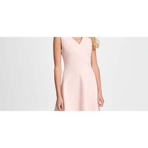 Abito DKNY da donna con scollo a V, vestibilità compressiva e gonna svasata, colore bianco cipria, taglia 14 - Comodo ed elegante - Product Image 2