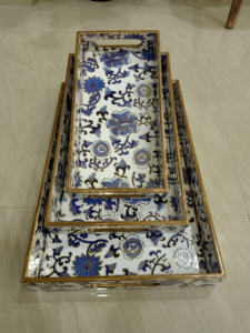 Plateaux de service en bois avec poignée grand moyen et petit plateau en bois polyvalent léger et robuste (lot de 3) - Product Image 4