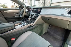 Flying Spur S Hybrid 2023, 536 chevaux, hybride rechargeable, transmission intégrale, couleur extérieure Barnato - Product Image 5