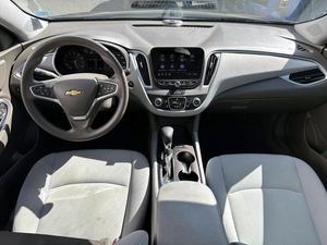 UN BUEN COCHE USADO MALIBU LS FWD SEDÁN 2022 DE 160 HP 1.5L 14 AUTOMÁTICO - Product Image 2