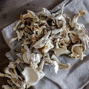 Champignons séchés en vrac à l'arôme riche pour les restaurants fournissant des champignons séchés naturels purs à des prix de gros attractifs - Product Image 3