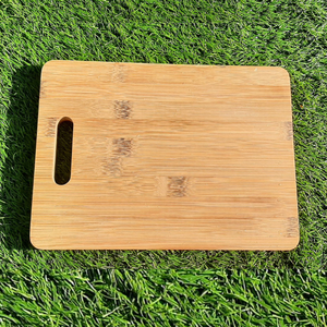 Tabla de cortar de madera de bambú sostenible, tabla de cortar de cocina antideslizante ecológica con agujero para colgar - Product Image 1