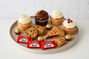 ถาดเสิร์ฟช็อคโกแลตโลหะตกแต่งทำจากทองเหลืองโบราณสร้างขึ้นอย่างประณีตเพื่อนำเสนอช็อคโกแลตด้วยวิธีการกลั่นมากที่สุด - Product Image 4