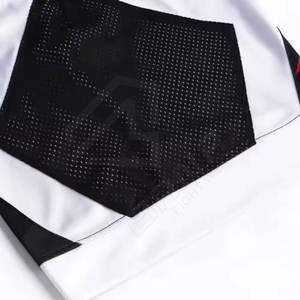 Short en maille de basket-ball brodé classique imprimé blanc brillant personnalisable pour hommes avec poches pas cher bas prix - Product Image 3