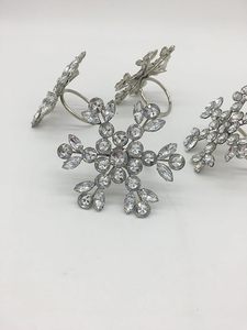 Flocon de neige rond de serviette boucles de serviette en métal pour mariage dîner de noël ajoute du charme à votre table à manger décor papier bois - Product Image 3