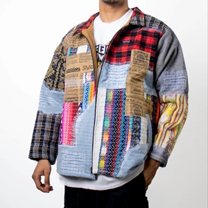 Chaqueta Acolchada Unisex de Invierno con Capucha, Transpirable, de Lona, con Logotipo Frontal, Diseño de Parches Acolchados y Forro Estampado - Product Image 1