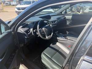 Lexus UX 250h F SPORT SUV 2022 Usado en Buen Estado - Product Image 3