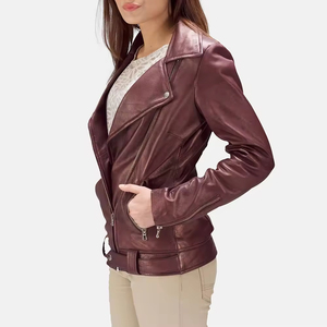 Veste en cuir véritable pour femmes avec des options de style élégantes, construite avec précision pour les tenues de soirée de jour, remplie de coton. - Product Image 5