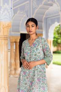 Robe de jardin botanique faite à la main, imprimé floral, longueur mollet, style bohème, mode éthique - Product Image 2