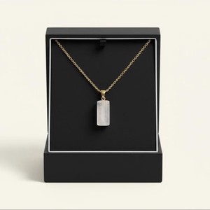 Pendentif en sélénite brute naturelle, fabriqué en laiton de qualité supérieure avec un polissage lisse, parfait pour les bijoux de guérison, accessoires spirituels - Product Image 1