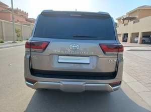 รถยนต์มือสอง VX.R 4.5L เครื่องยนต์เบนซินธรรมดา เกียร์อัตโนมัติ ปี 2022 พวงมาลัยซ้าย เบาะหนัง ภายในสีเข้ม หลังคาซันรูฟแบบพาโนรามา - Product Image 4