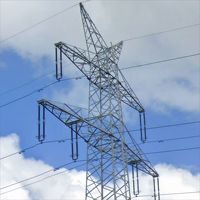 Tour de transmission électrique à double circuit de 132 kV, 40 m, à quatre poteaux en acier cornière, avec protection contre la foudre pour zones rurales.