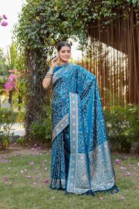 Último traje de diseñador Estilo moderno Alta demanda Satén Seda Saree Premium Trabajo manual Mujer Fabricación de moda de la India - Product Image 2