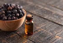 100% Pure Natural Certified Juniper Berry Hydrosol Oil pour l'aromathérapie à bas prix et de haute qualité Exportateur en vrac de l'Inde - Product Image 6