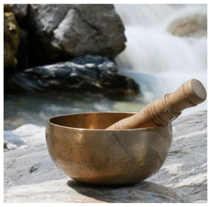 Bol chantant tibétain traditionnel en acier inoxydable poli, martelé à la main, outil de méditation, de yoga et de sonothérapie pour l'apaisement - Product Image 1