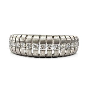 Bijoux sur mesure avec logo personnalisé Bague petite bande ronde en or blanc massif 18 carats avec diamant naturel de meilleure qualité pour femme - Product Image 1