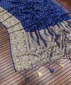 Saree élégant en coton imprimé floral avec bordure géométrique pour un style contemporain. - Product Image 3