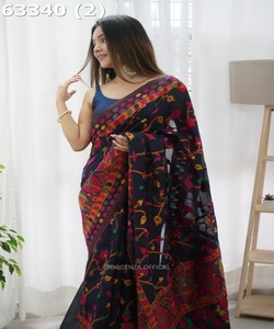 Sarees vêtements pakistanais indiens qui combine le meilleur de la mode indienne et pakistanaise. - Product Image 6