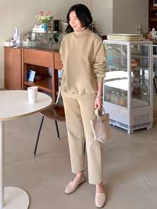 Ensemble trois pièces décontracté pour femmes d'hiver européen, best-seller, cardigan, manteau en polaire, pantalon à jambes étroites élastiques - Product Image 3