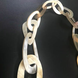 Collier de luxe en corne de buffle fait à la main, bijoux naturels et durables pour femmes, haute qualité - Product Image 1