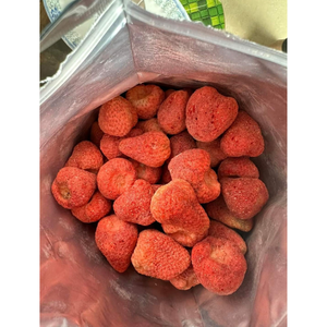 Tranches de fraises croustillantes rouge vif avec des notes de fruits fortes et un croquant doux, parfaites pour l'exportation - Product Image 4