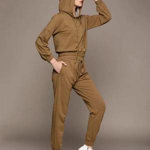 Conjunto de chándal de dos piezas para mujer acogedor Top de algodón 100% con capucha y joggers para invierno otoño o días Casuales - Product Image 5