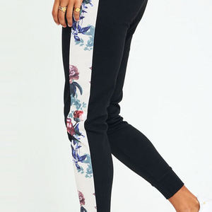 Pantalon de jogging athlétique taille haute pour femme, coupe slim, avec patchwork floral personnalisé et bande latérale, vente en gros - Product Image 4