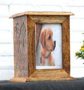 Urne personnalisée pour cendres de chien Crémation Lichtenberg Figure pour cendres d'animaux Superbe urne funéraire en bois - Product Image 2