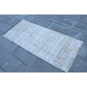 พรมวินเทจขนาดเล็ก 2.3x5.4 ฟุต พรมขนสัตว์สีขาวแบบต่อผ้าสไตล์ตุรกี - Product Image 2