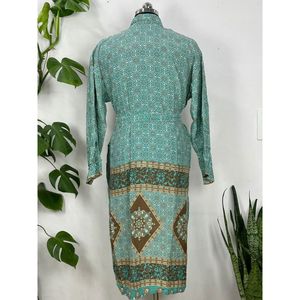 Robe en soie recyclée pour hommes, kimono luxueux vintage XL, élégance classique avec satin durable - Product Image 2