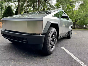 Neat Used 2024 Tessla Cybertrucks Foundation Series 600-hp Dual-Motor AWD, Exosquelette en acier inoxydable, Limited Edition 200 Mi - Product Image 3