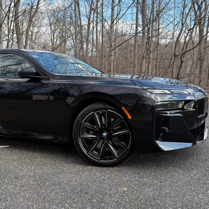 2023 760i xDrive 536 ch V8 biturbo, transmission intégrale, très bien équipé, non modifié - Product Image 1