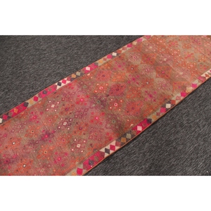 Tapis de 2,6 x 9,5 pieds, tapis turc vintage, tapis géométrique rose Herki - Product Image 3