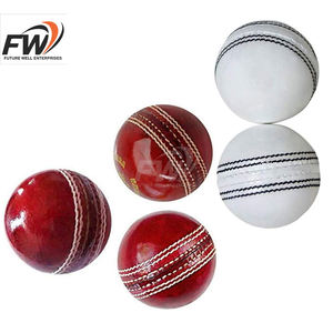Ballons de cricket en cuir rouge cousus main, de haute qualité, durables, avec logo et marque personnalisés, pour les matchs internationaux, avec emballage personnalisé - Product Image 3