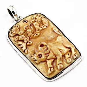 Pendentif en forme de bœuf sculpté en argent, plaqué or, en acier inoxydable et en pierre naturelle, bijoux animaliers, cadeau pour elle, avec des breloques uniques - Product Image 2