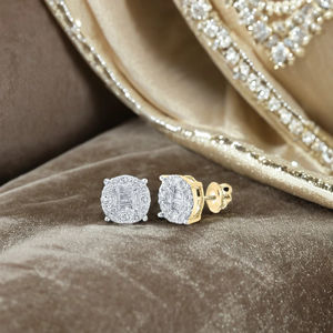 Boucles d'oreilles clous en or massif 10 carats pour femme, avec halo de diamants personnalisés, design classique, idéales pour mariage et soirée - Product Image 2