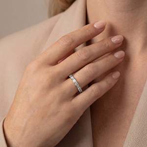 Bague en or 14 carats avec diamants de laboratoire, demi-éternité baguette et Prlanta 2.6 - Product Image 2