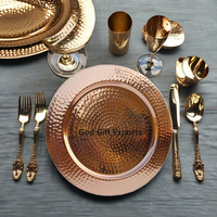 Élégante assiette de charge décorative en cuivre Réglage de table luxueux et occasions spéciales Plats et assiettes