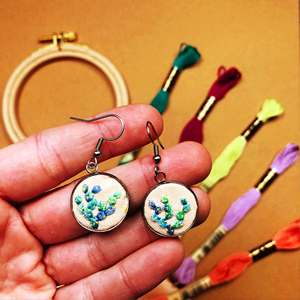 Fabricante y Exportador de Pendientes Bordados, Pendientes con Cuentas para Mujer, Joyería Festiva para Fiestas al Mejor Precio - Product Image 2