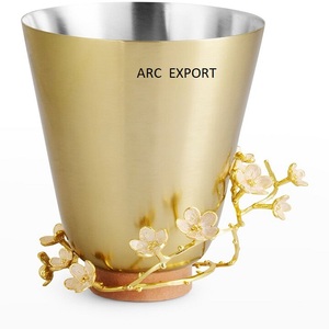 Décoration en métal brillant doré Nouveau design en métal de meilleure qualité avec décoration florale en métal doré Vase antique au meilleur prix - Product Image 5