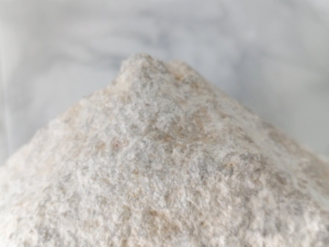 La pyrophyllite avancée est utilisée dans les enduits de piscine, offrant une finition lisse et résistant à l'usure chimique. - Product Image 5