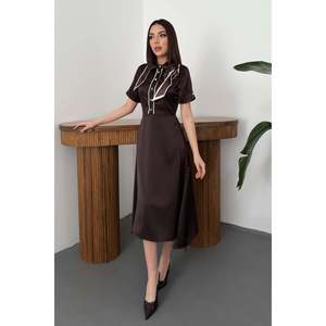 Vestido de Satén Marrón con Detalle de Bufanda - Marrón - Product Image 1