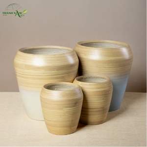 Pot de fleurs carré en bambou tressé écologique, durable et léger pour une utilisation en intérieur/extérieur dans les jardins et sur les sols - Product Image 1