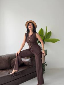 Ensemble de costume élégant marron sans manches pour femme avec boutons décoratifs, couleur unie, tissé, longueur complète, idéal pour l'été - Product Image 2
