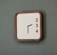 Jam Dinding Kayu Mewah Bentuk Persegi Desain Art Deco Tampilan Antik Mekanisme Analog Quartz Senyap Bertenaga Baterai
